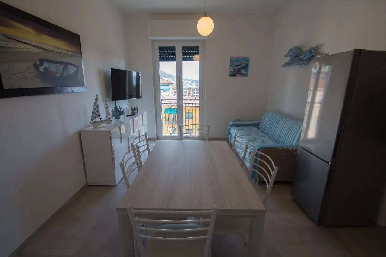 Bilocale Nuovo Con Vista Mare E Posto Auto Apartamento Varazze 0*,  Itália